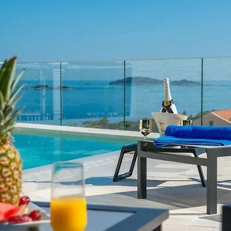 Exclusive Mative فيلة *