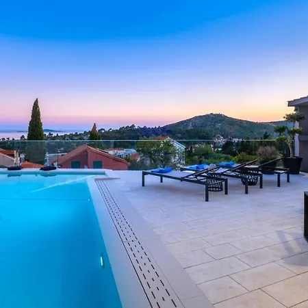 Exclusive Mative Villa *