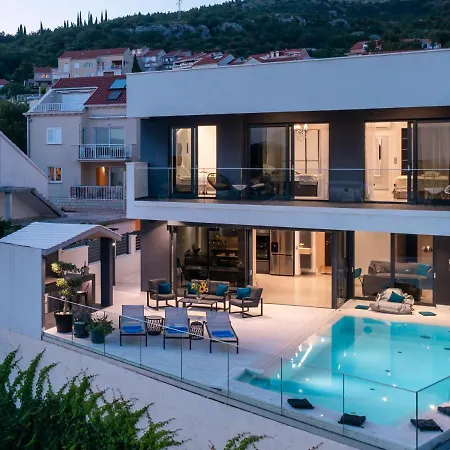 Villa Exclusive Mative